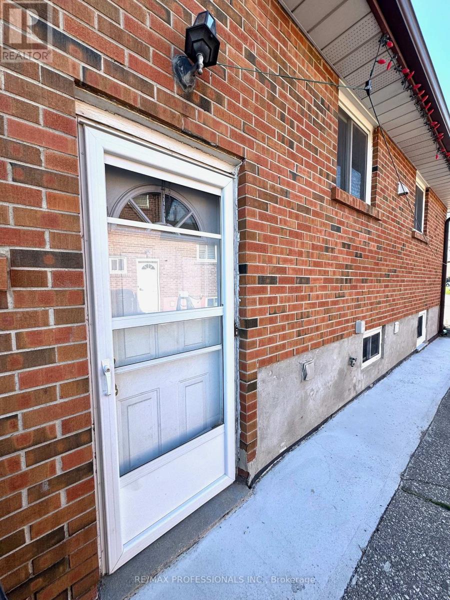 Bsmt - 740 Annamore Drive, Mississauga, Ontario  L4Y 2V7 - Photo 2 - W13058068