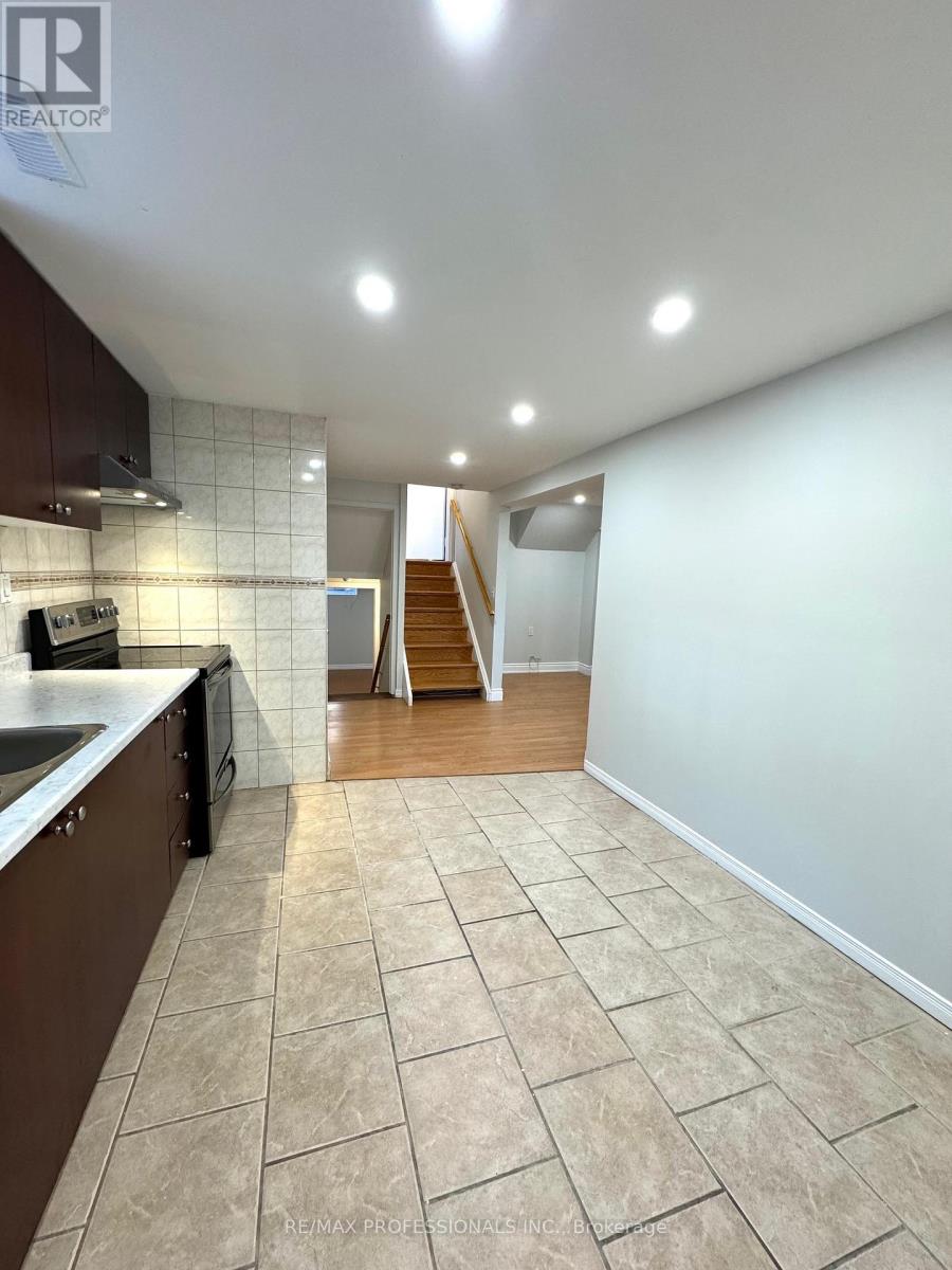 Bsmt - 740 Annamore Drive, Mississauga, Ontario  L4Y 2V7 - Photo 6 - W13058068