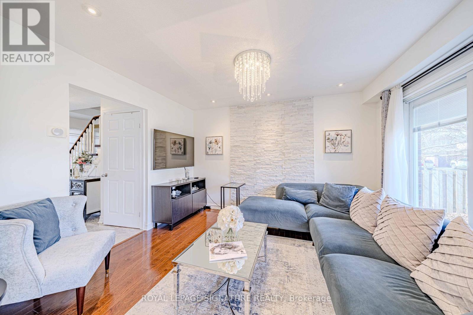 2 Summertime Court, Brampton, Ontario  L6Z 2B4 - Photo 3 - W13058078