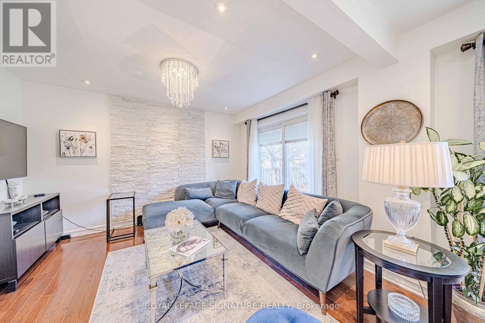 2 Summertime Court, Brampton, Ontario  L6Z 2B4 - Photo 6 - W13058078