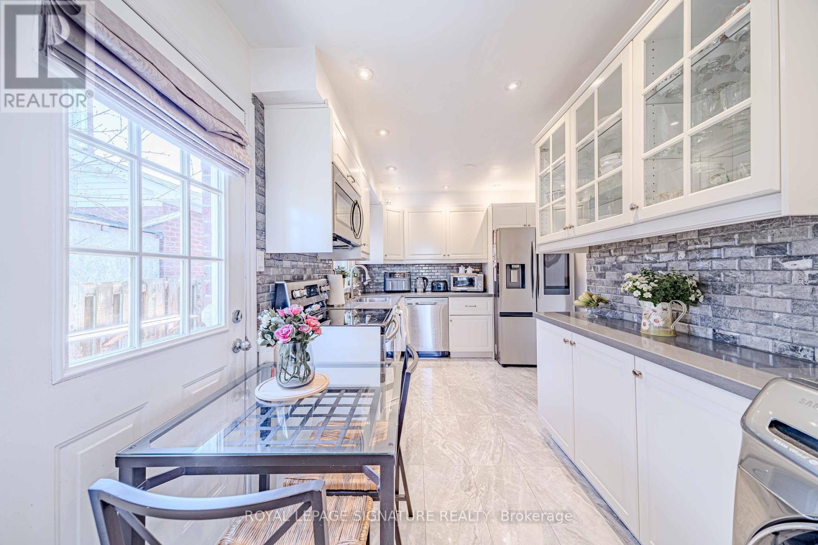 2 Summertime Court, Brampton, Ontario  L6Z 2B4 - Photo 9 - W13058078