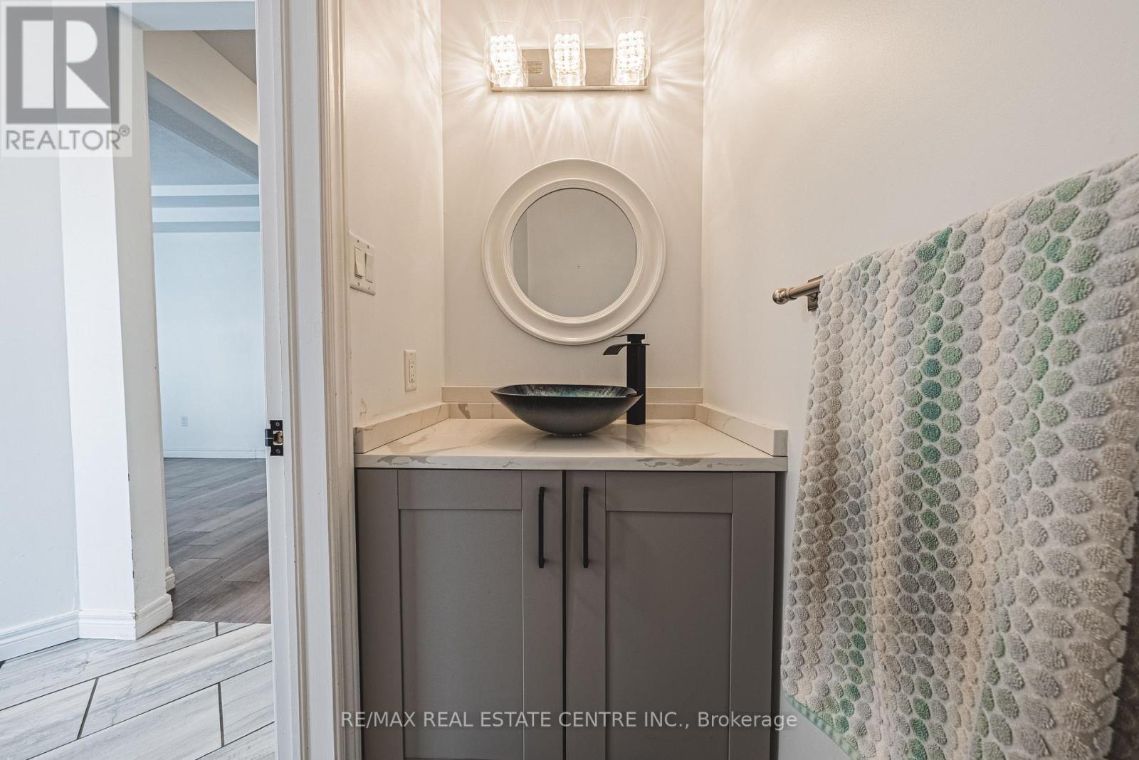 6 Second Road W, Hamilton, Ontario  L8J 2R8 - Photo 3 - X12807258