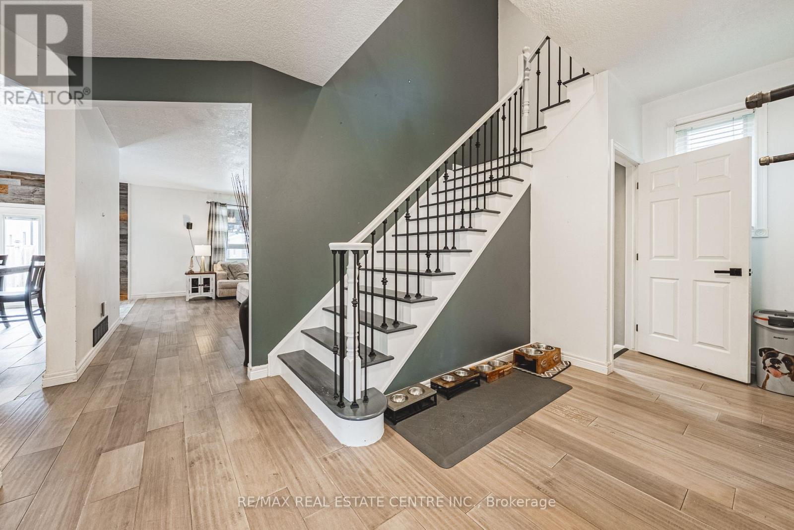 6 Second Road W, Hamilton, Ontario  L8J 2R8 - Photo 4 - X12807258