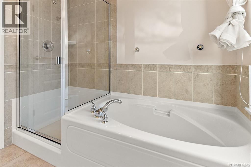 330 21 Dallas Rd, Victoria, British Columbia  V8V 4Z9 - Photo 17 - 1033875