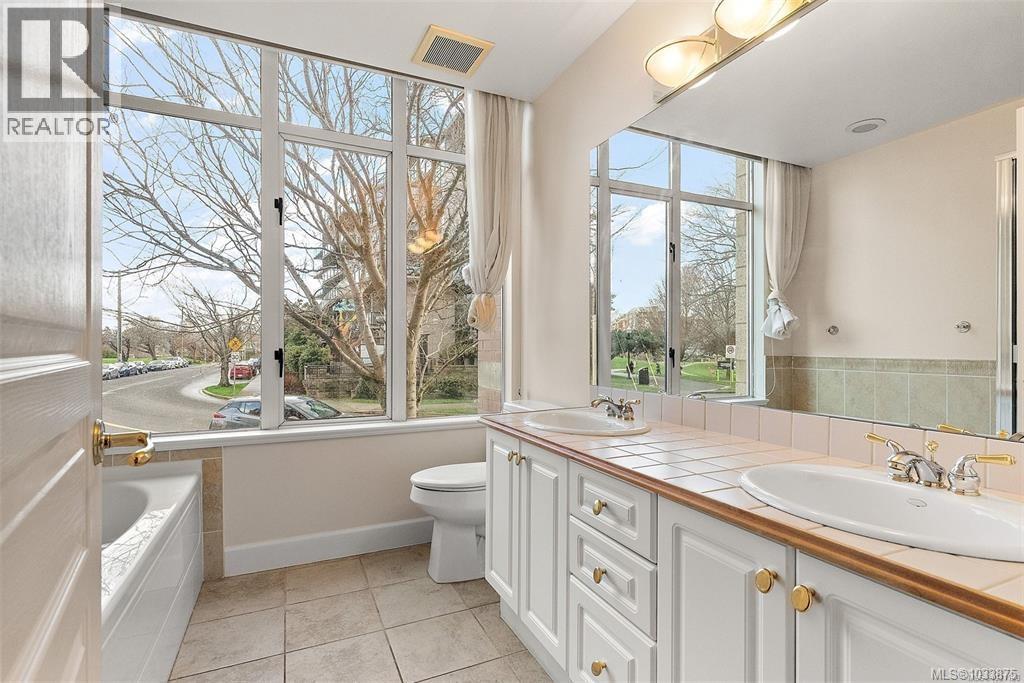 330 21 Dallas Rd, Victoria, British Columbia  V8V 4Z9 - Photo 16 - 1033875