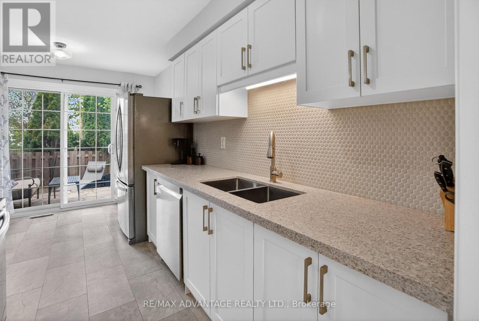 222 Homestead Crescent, London North, Ontario  N6G 2E5 - Photo 7 - X13058084