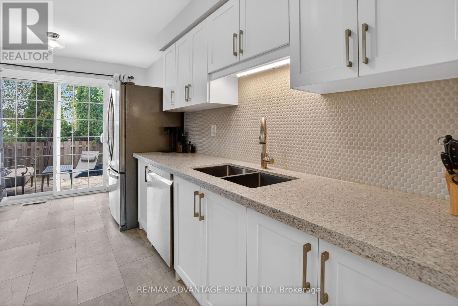 222 Homestead Crescent, London North, Ontario  N6G 2E5 - Photo 8 - X13058084