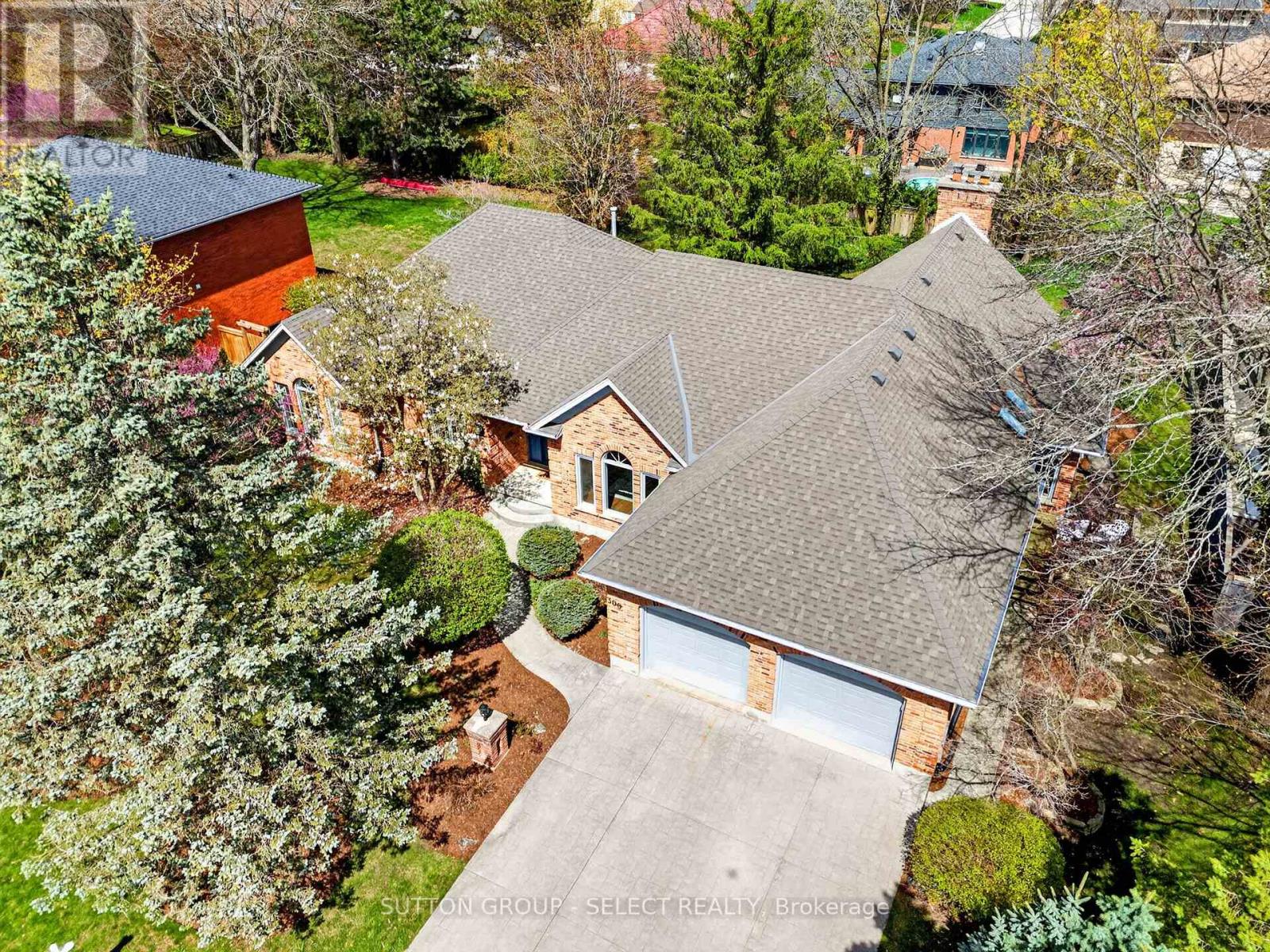 300 Windermere Court W, London North, Ontario  N6G 4J5 - Photo 2 - X13058266