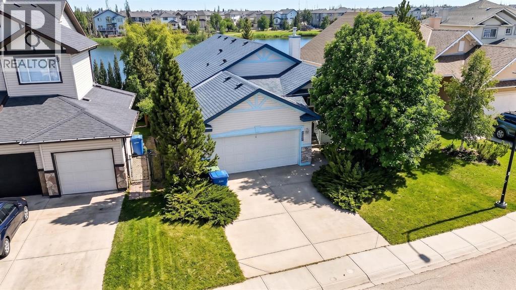 136 West Creek Glen, Chestermere, Alberta  T1X 1P8 - Photo 2 - A2305275