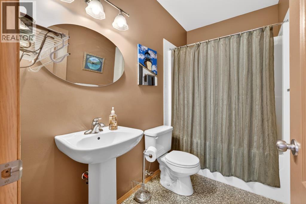 136 West Creek Glen, Chestermere, Alberta  T1X 1P8 - Photo 36 - A2305275