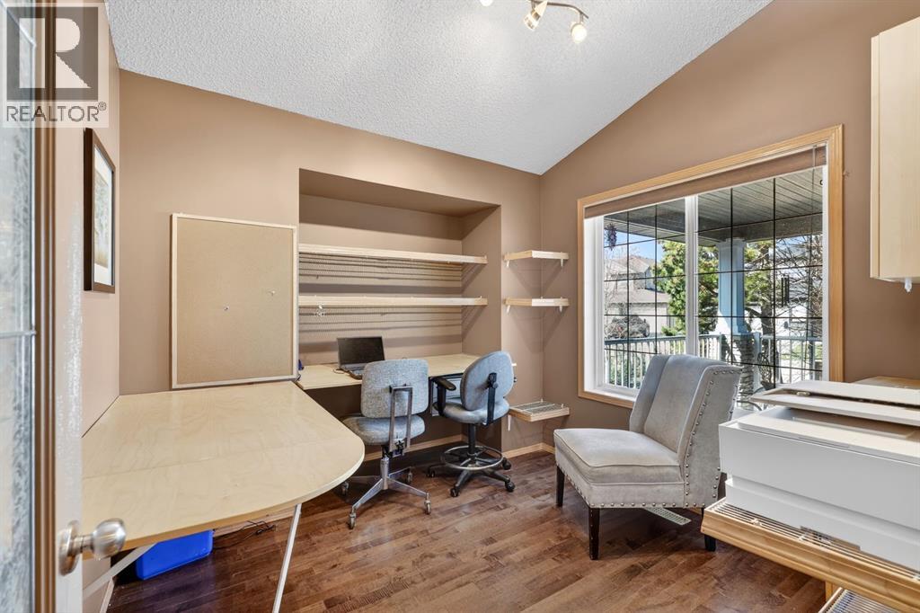 136 West Creek Glen, Chestermere, Alberta  T1X 1P8 - Photo 9 - A2305275