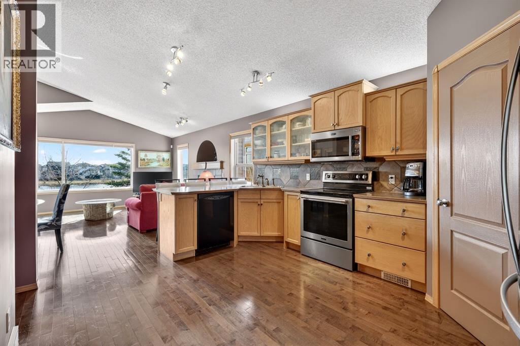 136 West Creek Glen, Chestermere, Alberta  T1X 1P8 - Photo 10 - A2305275