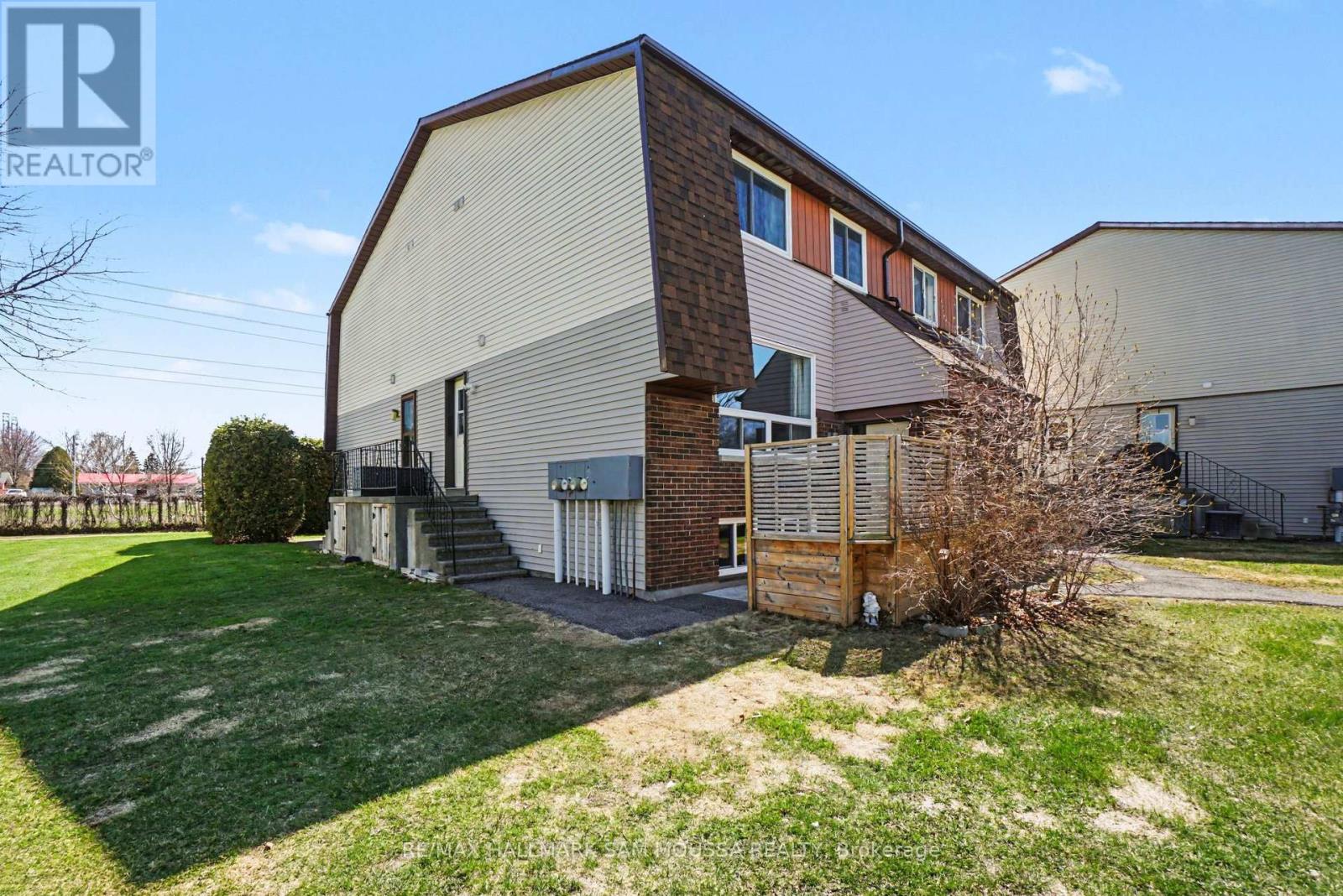 28C WOODVALE GREEN, Ottawa, Ontario