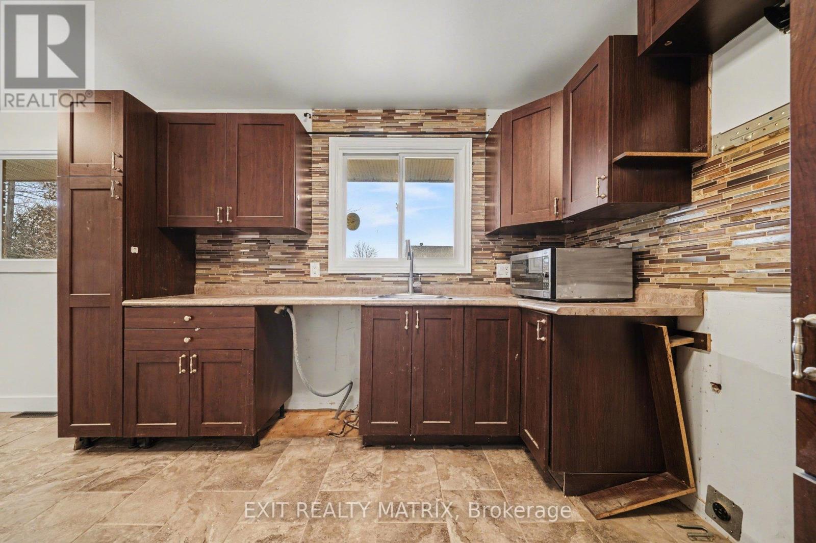 1740 Saint-Laurent Street, Clarence-Rockland, Ontario  K4K 1C2 - Photo 7 - X13058232