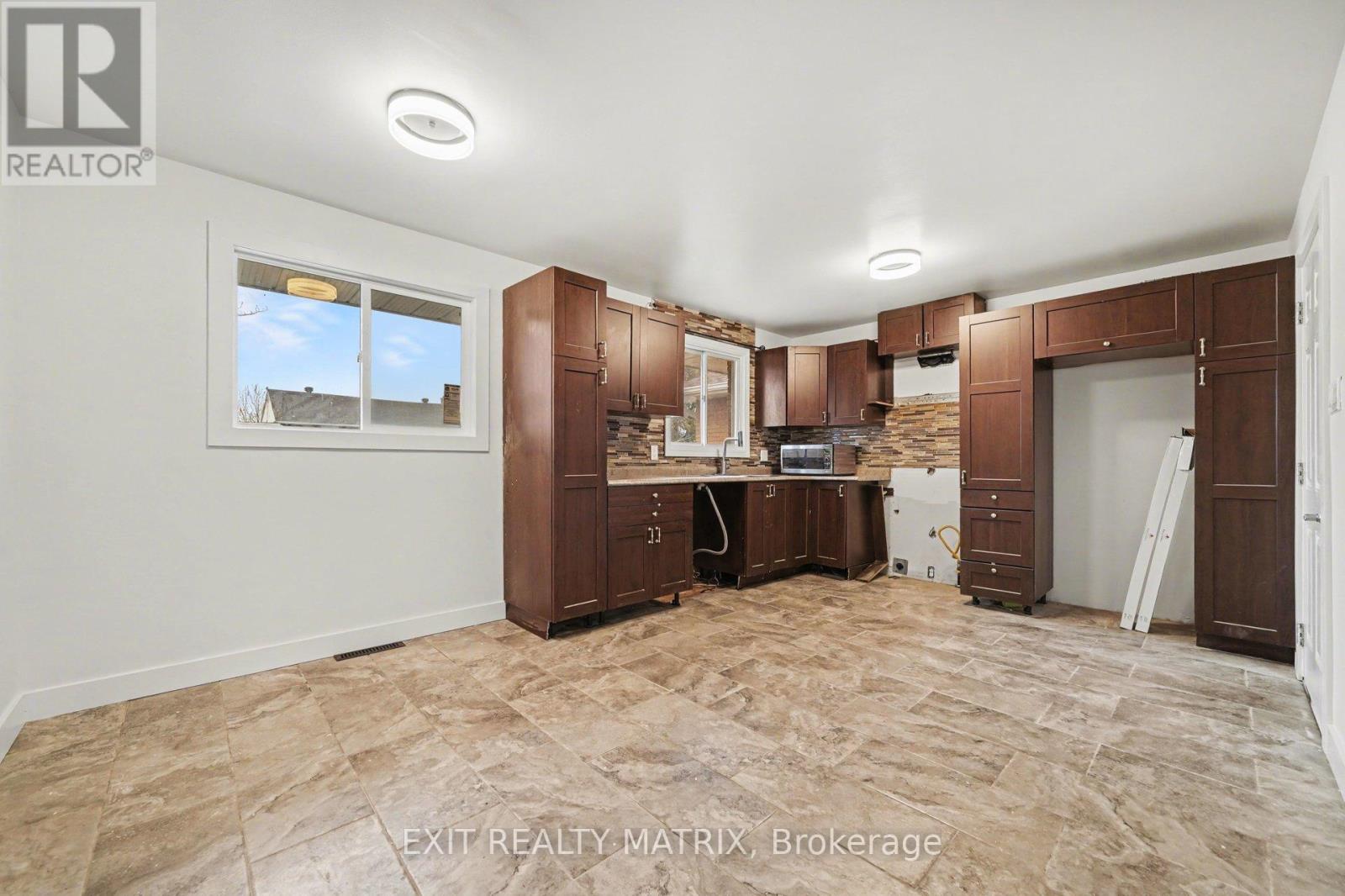 1740 Saint-Laurent Street, Clarence-Rockland, Ontario  K4K 1C2 - Photo 9 - X13058232