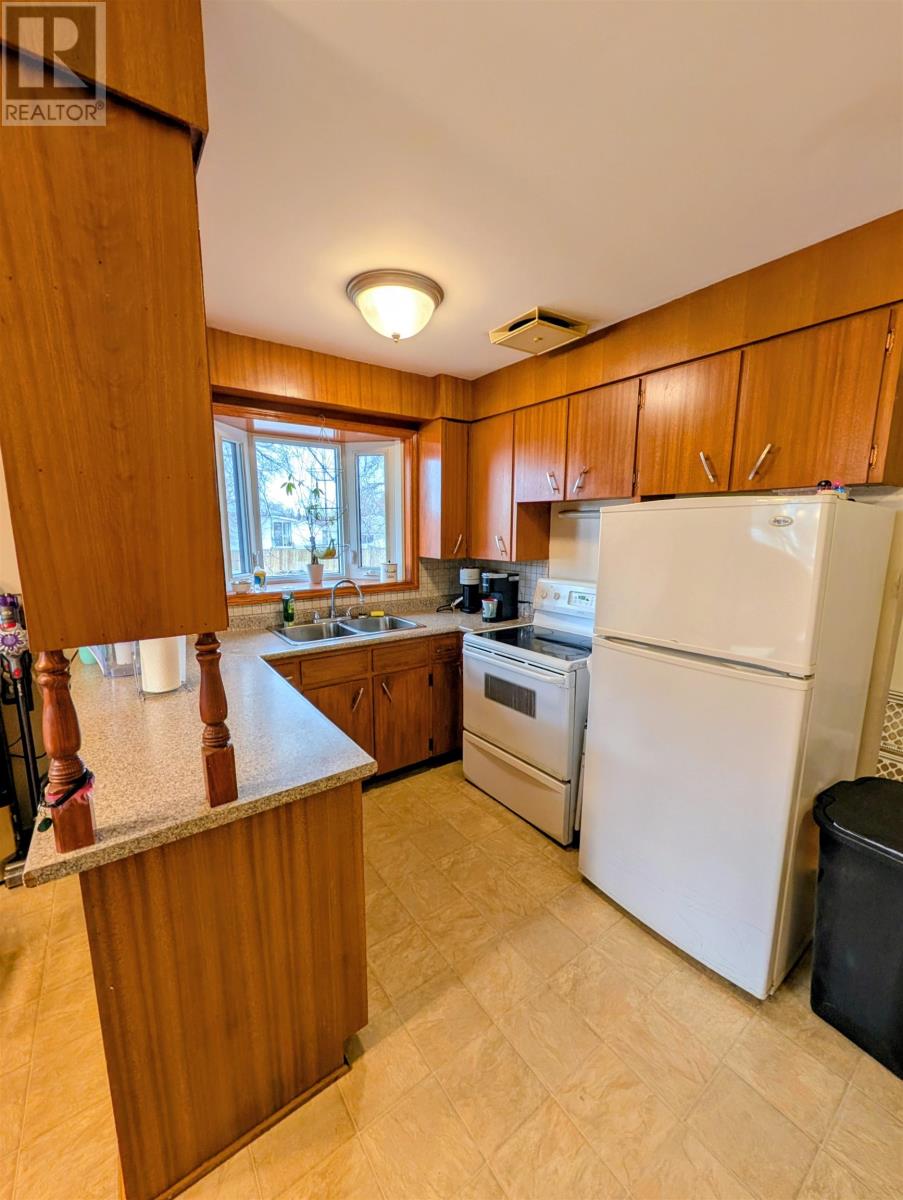 200 Kensington Dr, Thunder Bay, Ontario  P7C 2A5 - Photo 4 - TB2600843