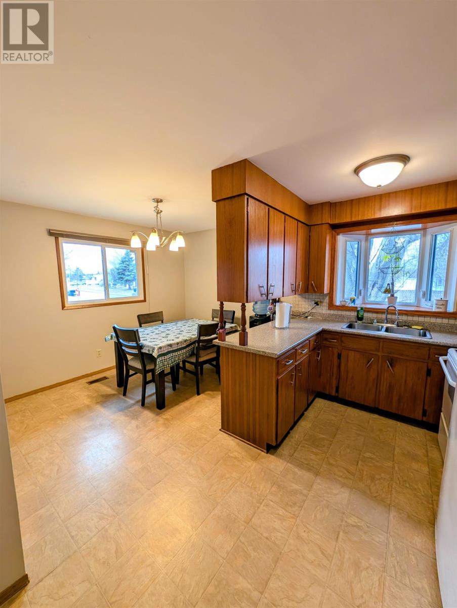 200 Kensington Dr, Thunder Bay, Ontario  P7C 2A5 - Photo 5 - TB2600843