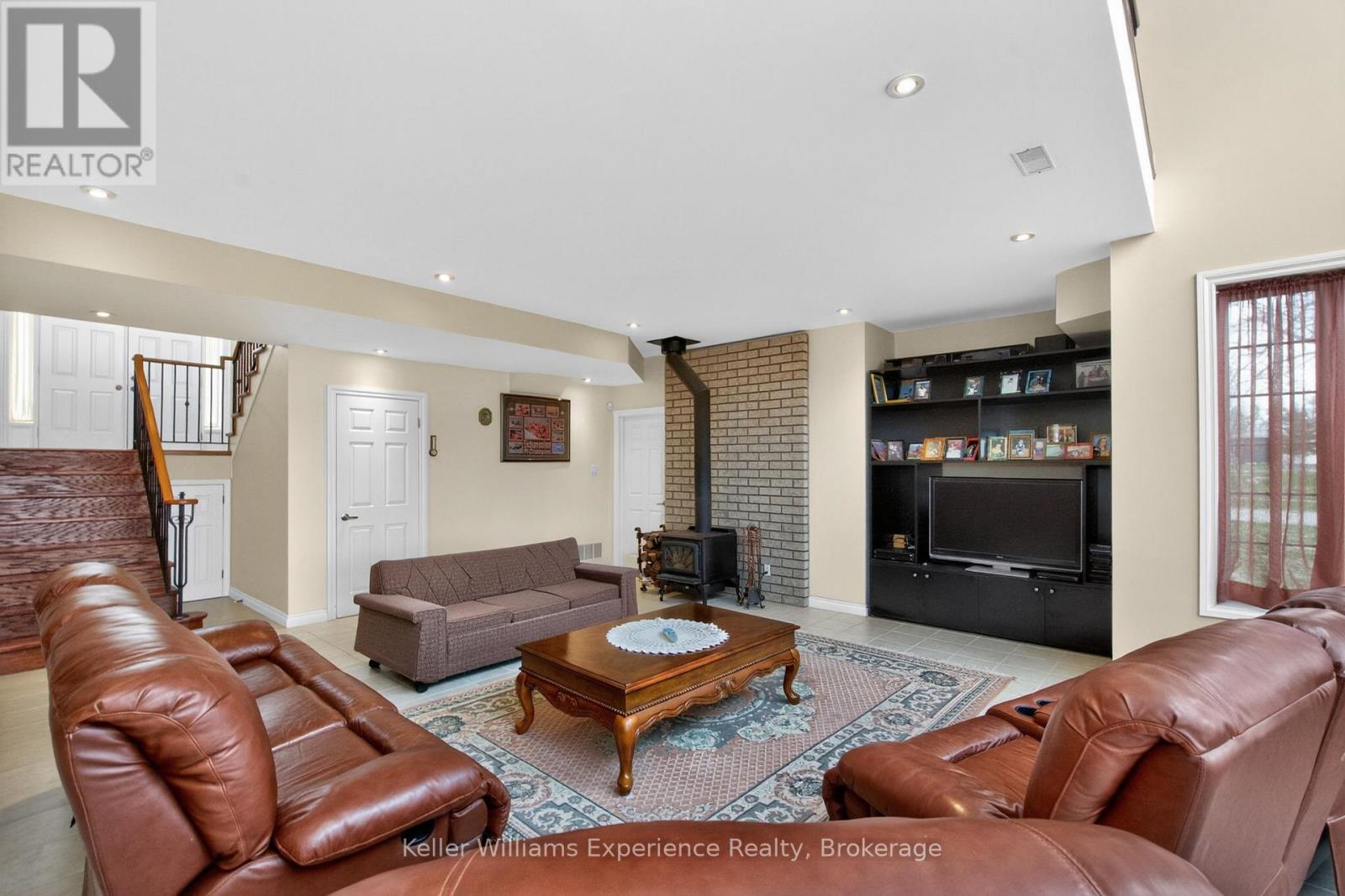 81 Silver Birch Crescent, Tay, Ontario  L0K 1R0 - Photo 11 - S13058134