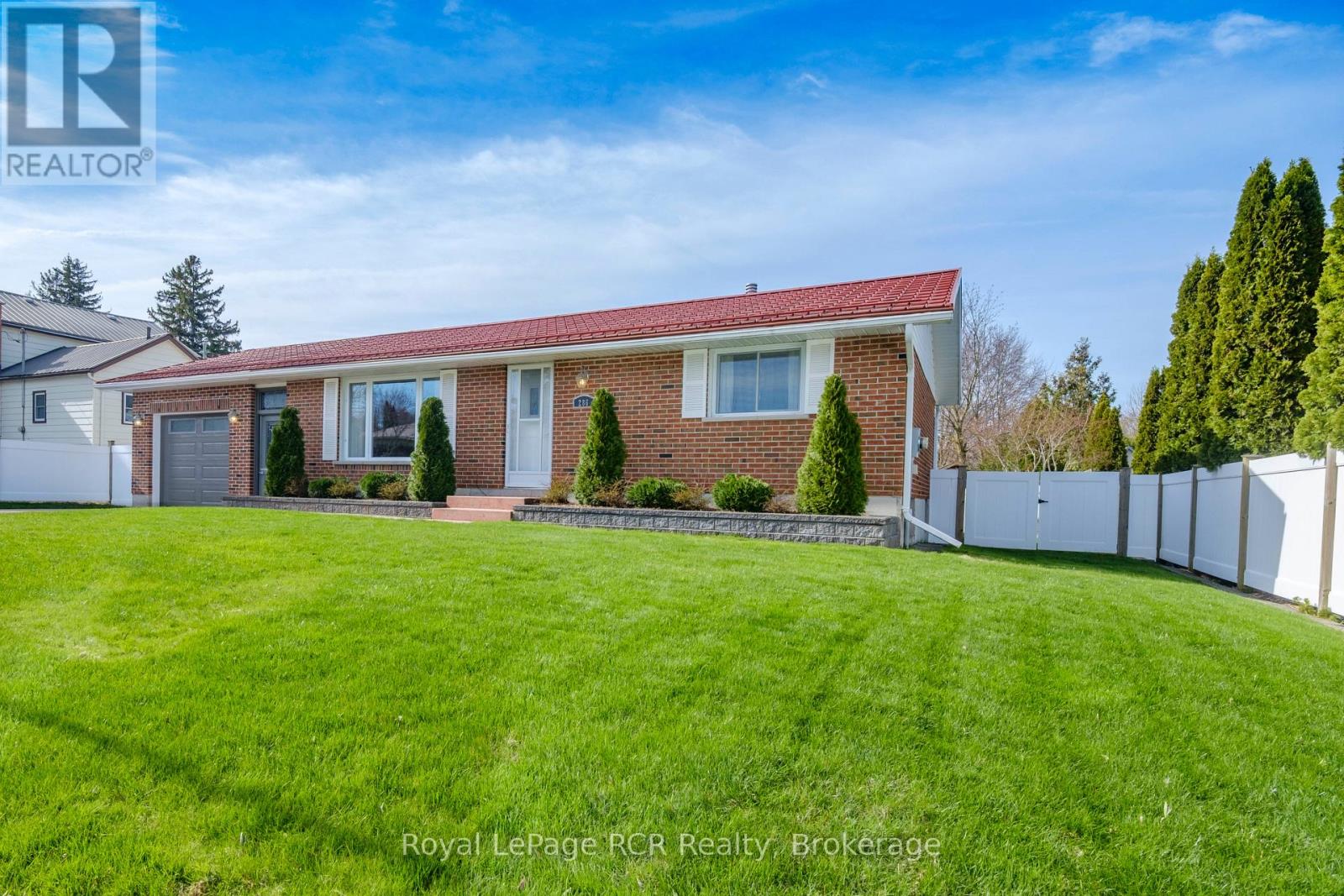 286 Nelson Street, Kincardine, Ontario  N2Z 1E6 - Photo 2 - X13058108
