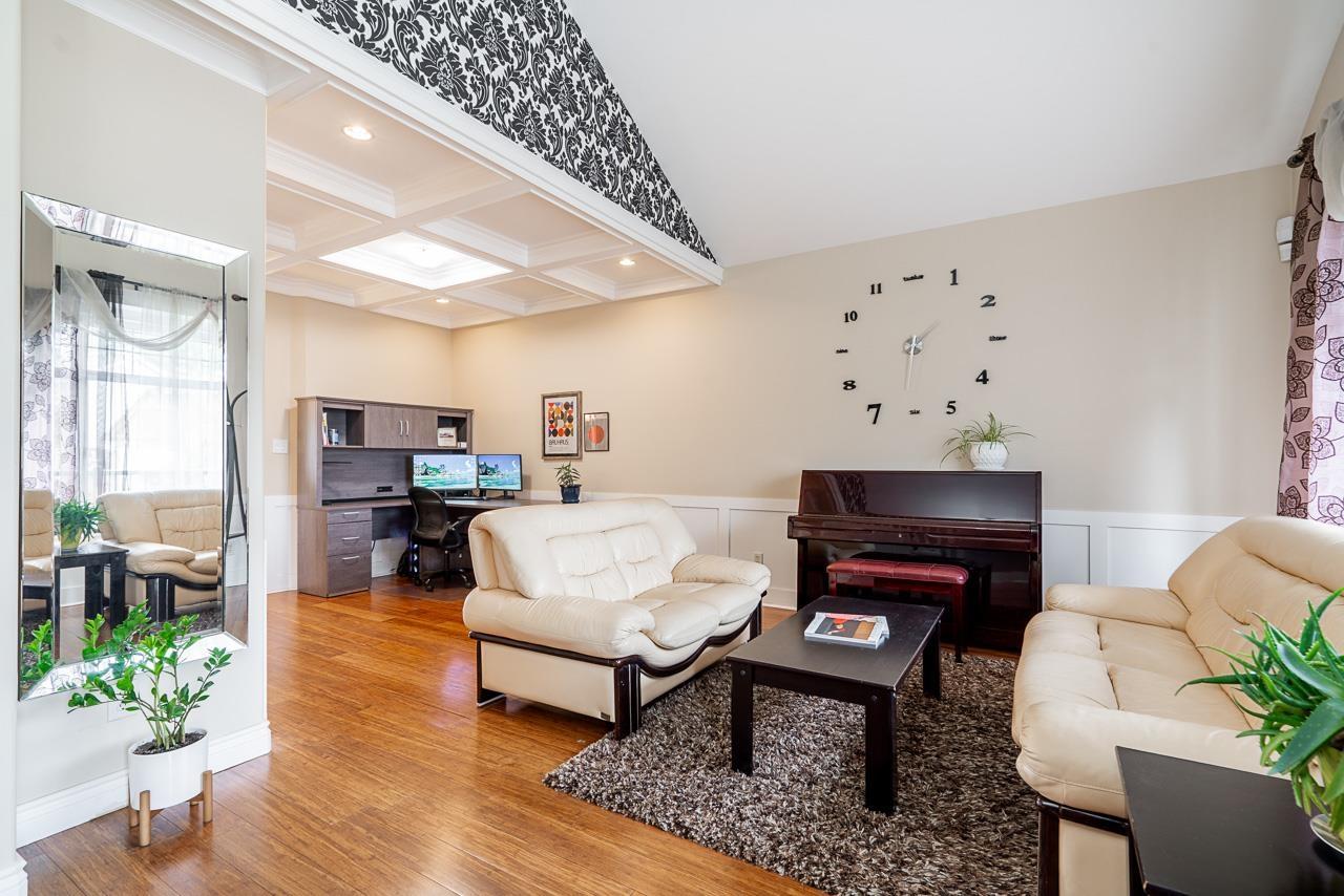 35496 Strathcona Court, Abbotsford, British Columbia  V3G 3A2 - Photo 3 - R3117098