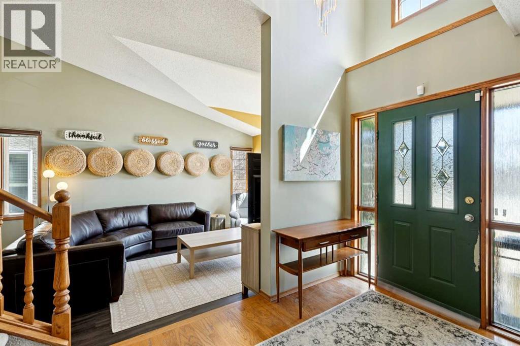 111 Scenic Ridge Court Nw, Calgary, Alberta  T3L 1V2 - Photo 2 - A2304211