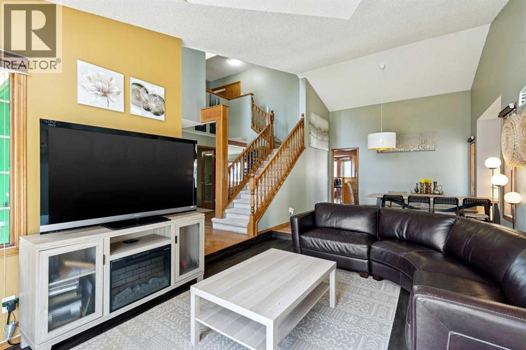 111 Scenic Ridge Court Nw, Calgary, Alberta  T3L 1V2 - Photo 5 - A2304211