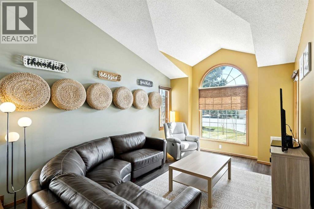 111 Scenic Ridge Court Nw, Calgary, Alberta  T3L 1V2 - Photo 3 - A2304211