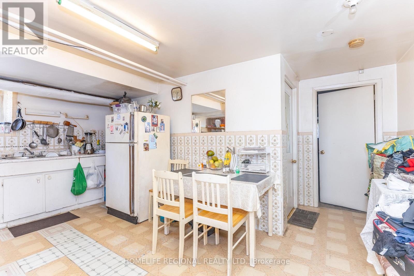 237 Roxton Road, Toronto, Ontario  M6G 3R1 - Photo 13 - C13057358