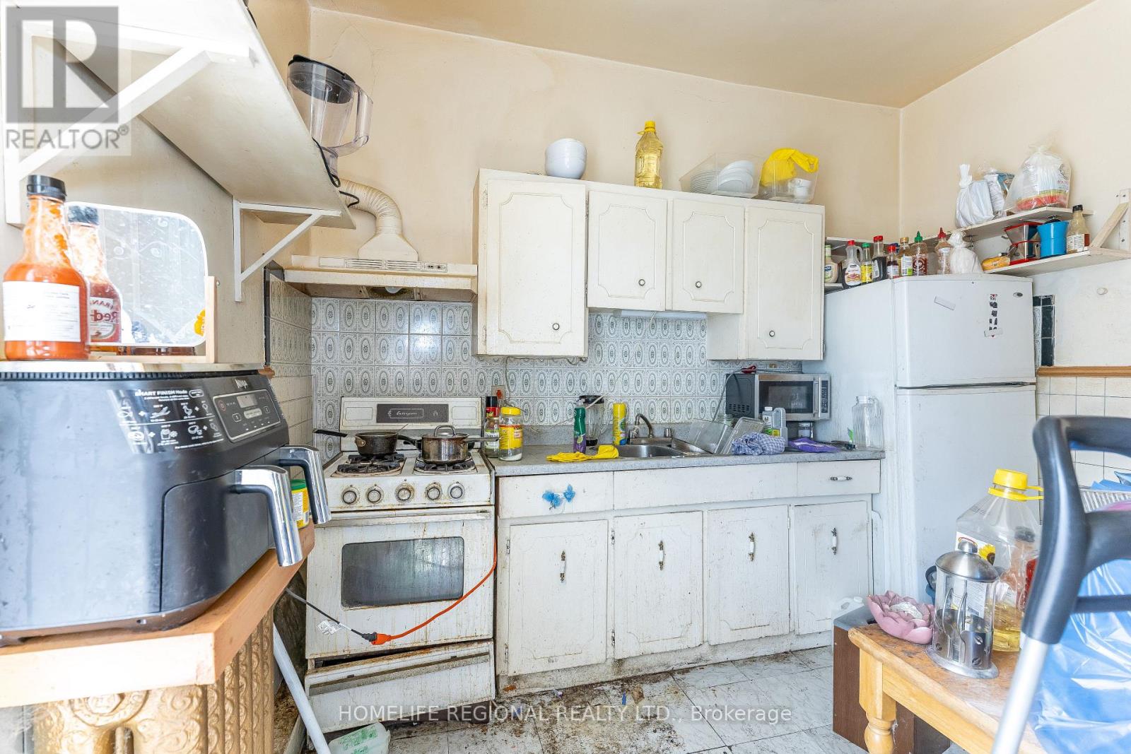 237 Roxton Road, Toronto, Ontario  M6G 3R1 - Photo 17 - C13057358