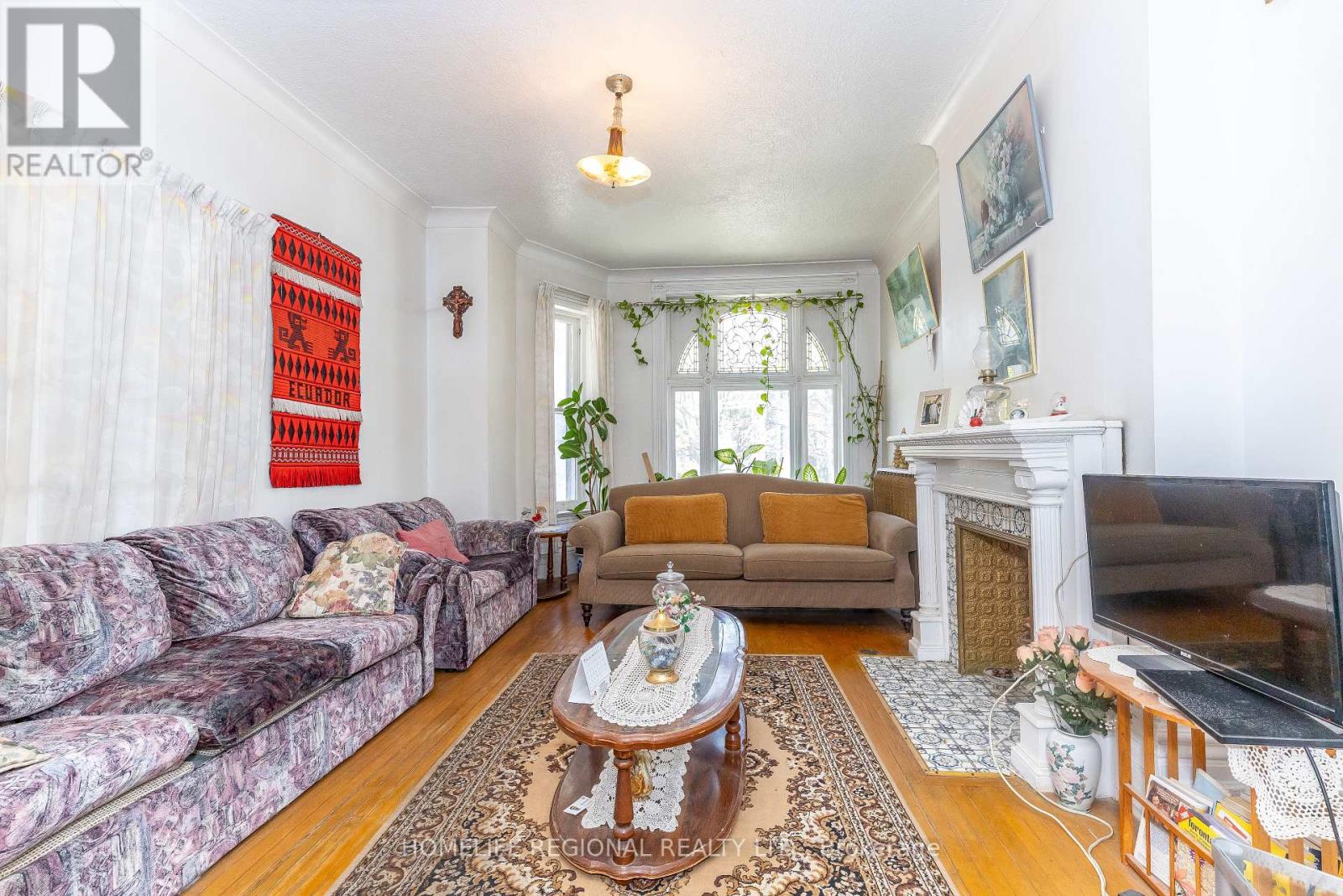 237 Roxton Road, Toronto, Ontario  M6G 3R1 - Photo 6 - C13057358