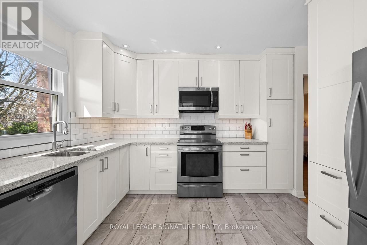 8 WOLCOTT AVENUE, Toronto, Ontario