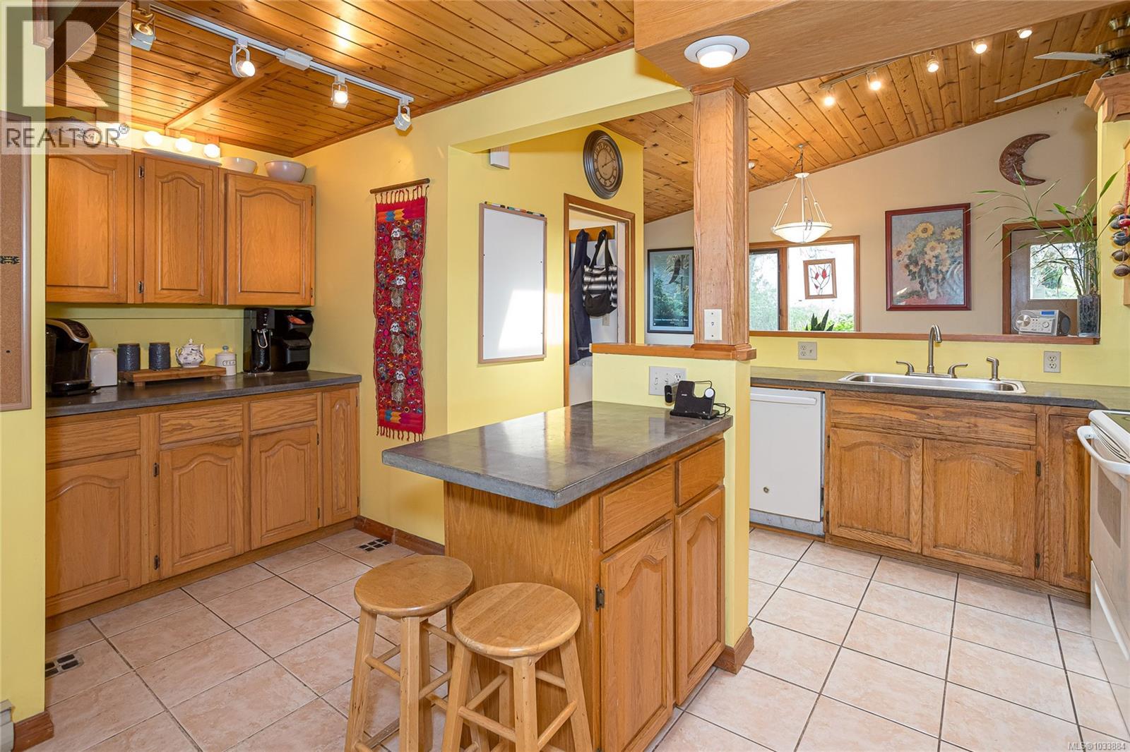 1670 Burnside Rd W, Saanich, British Columbia  V8X 3X3 - Photo 11 - 1033884