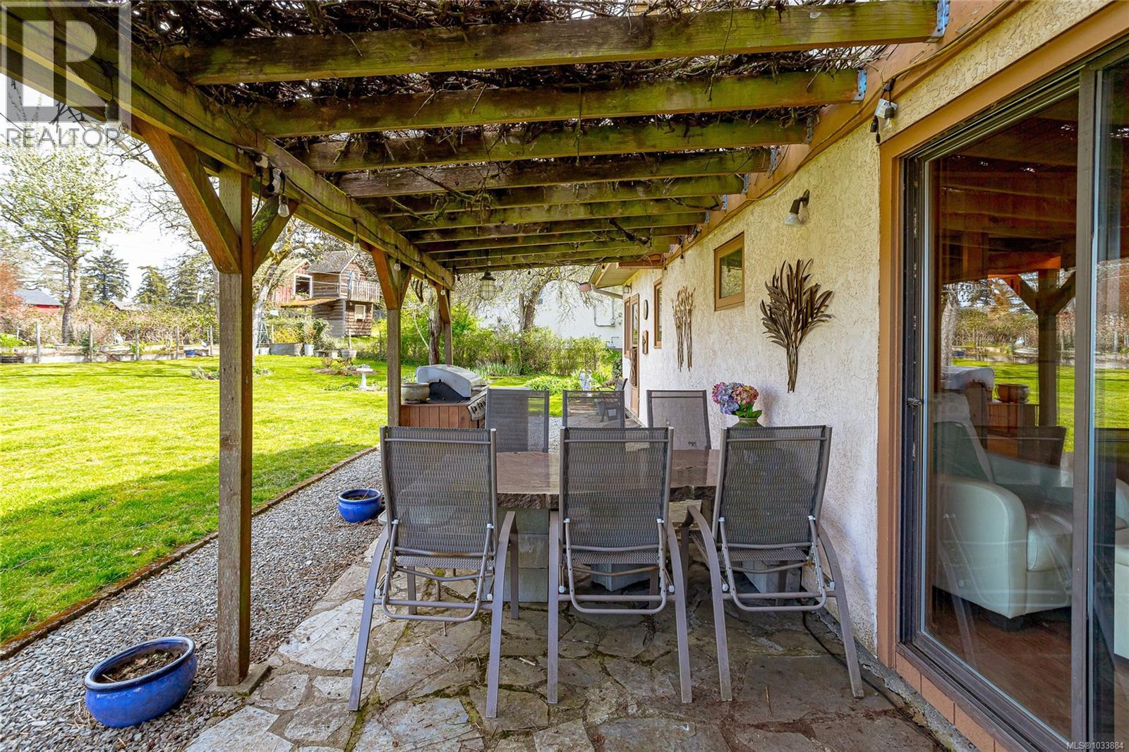 1670 Burnside Rd W, Saanich, British Columbia  V8X 3X3 - Photo 37 - 1033884