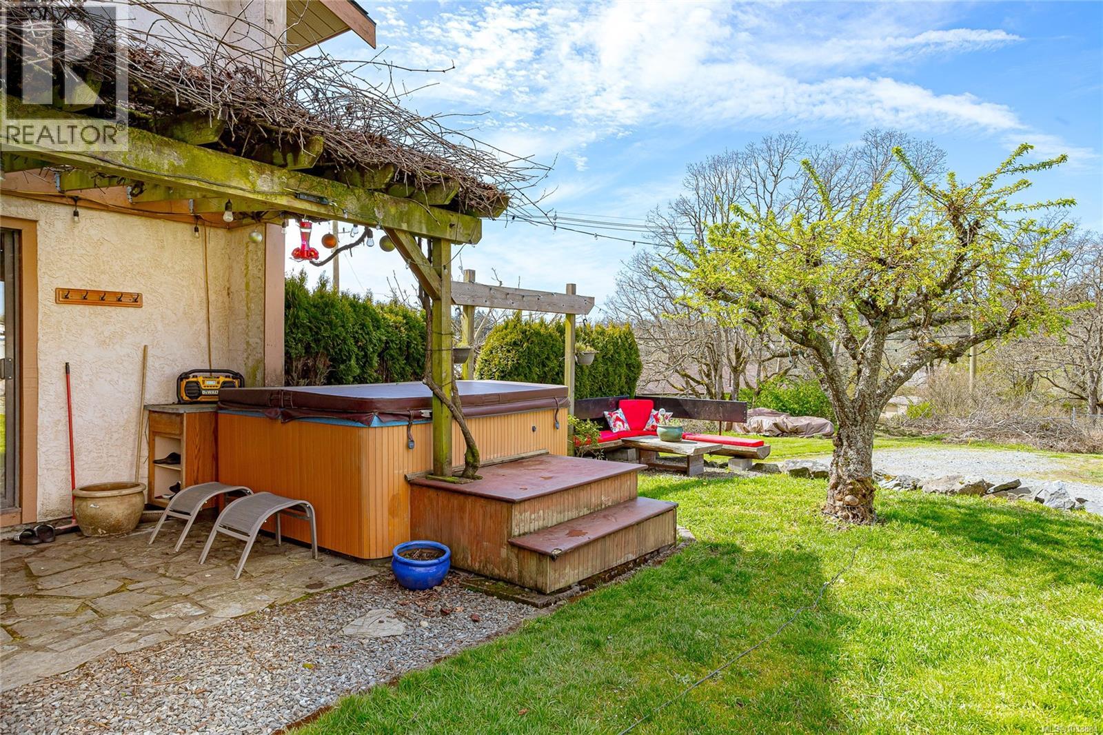 1670 Burnside Rd W, Saanich, British Columbia  V8X 3X3 - Photo 38 - 1033884