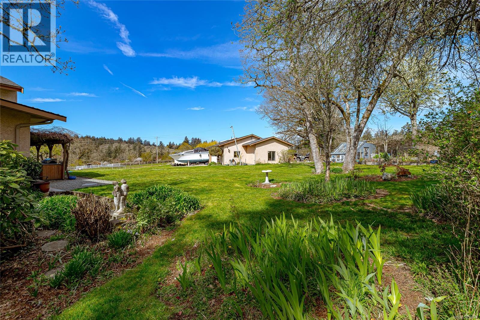 1670 Burnside Rd W, Saanich, British Columbia  V8X 3X3 - Photo 42 - 1033884