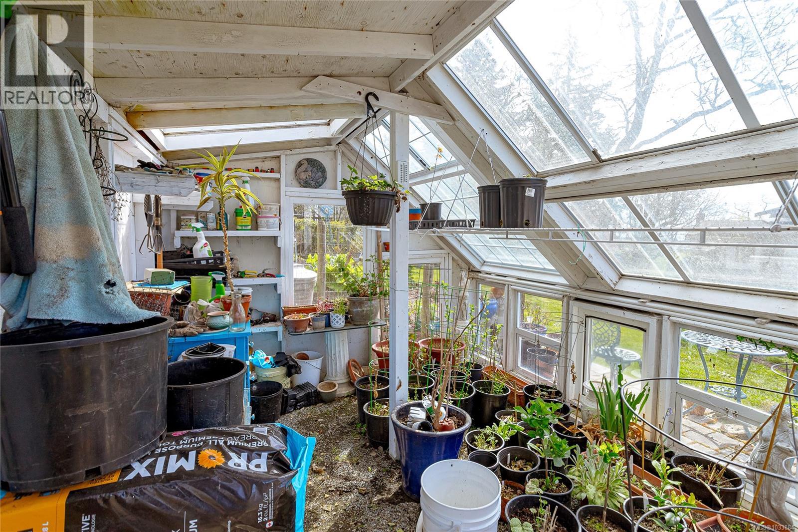 1670 Burnside Rd W, Saanich, British Columbia  V8X 3X3 - Photo 45 - 1033884