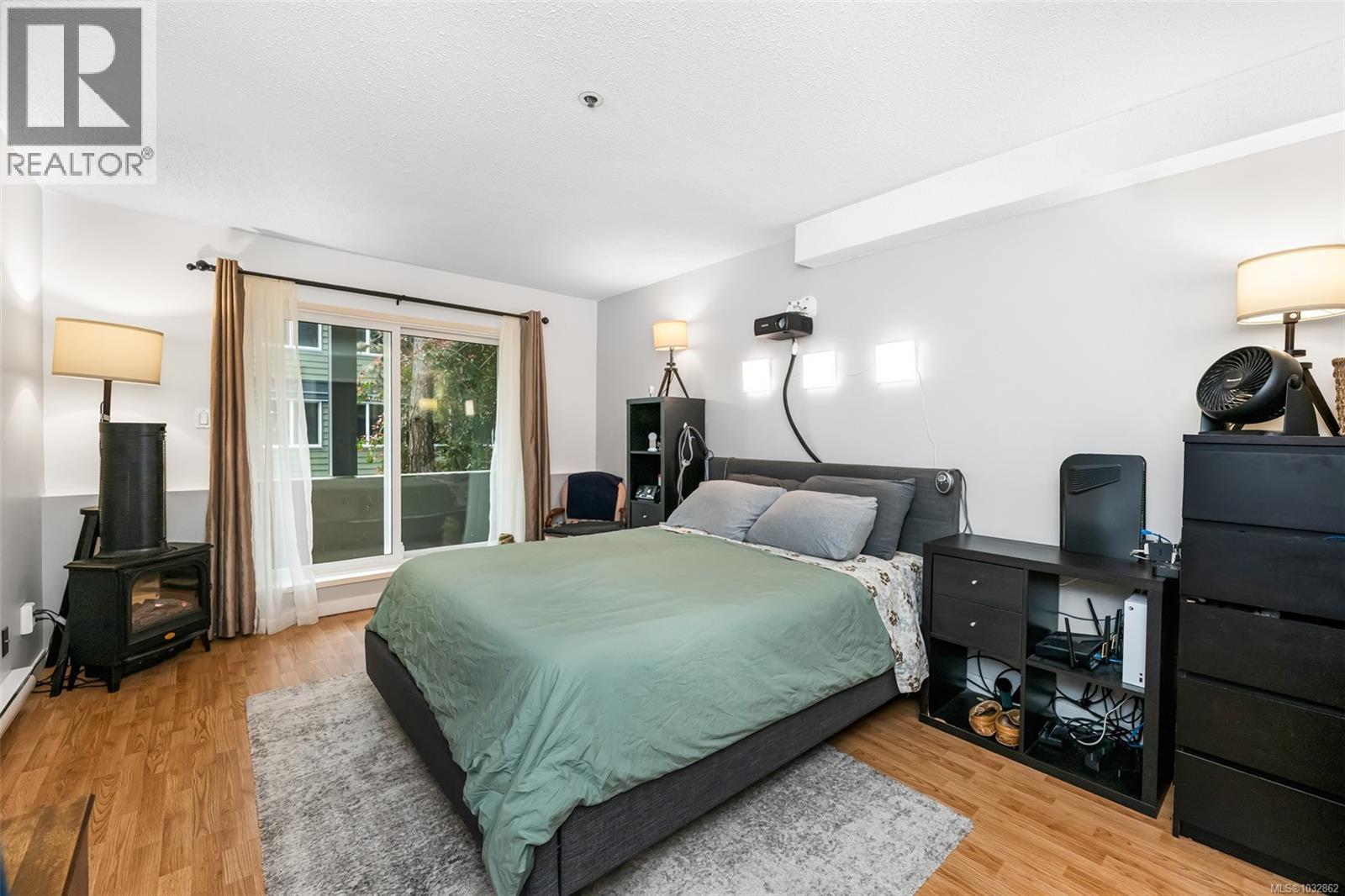 8 949 Cloverdale Ave, Saanich, British Columbia  V8X 2T4 - Photo 3 - 1032862