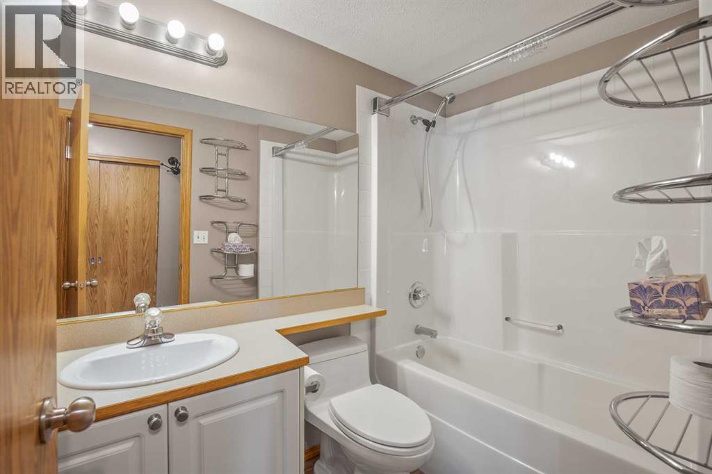 101, 60 Jacobs Close, Red Deer, Alberta  T4P 4A2 - Photo 3 - A2306260