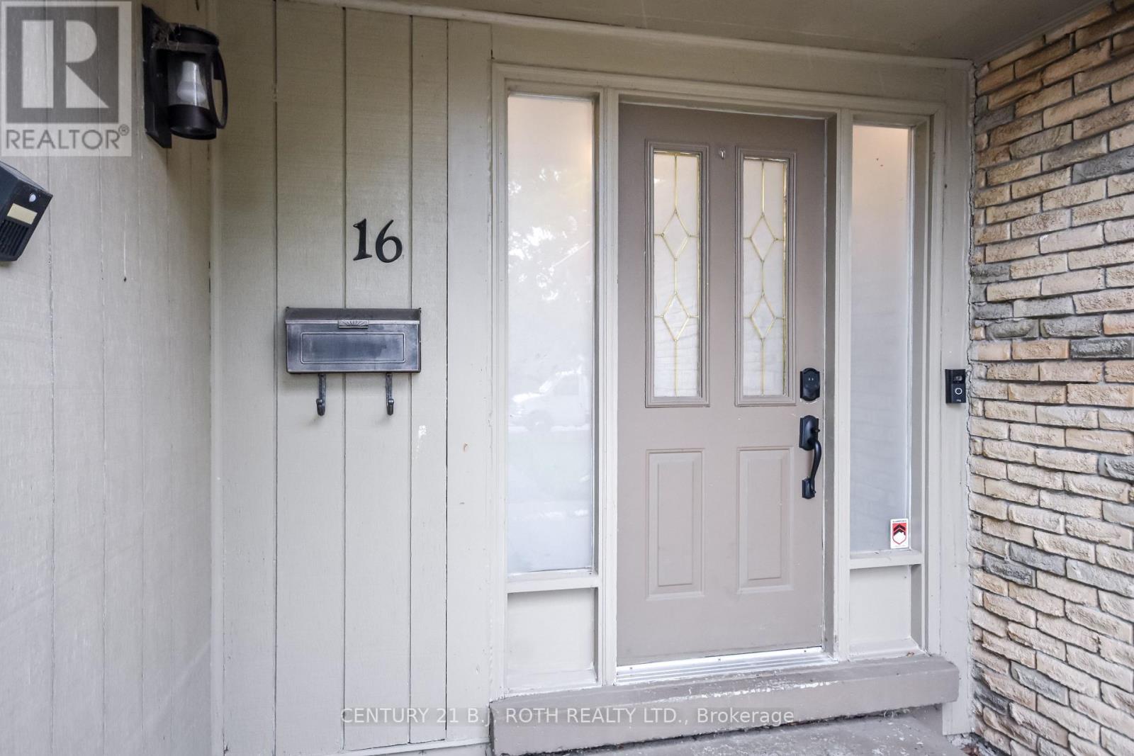 16 Gloria Street, Barrie (Sunnidale), Ontario  L4N 4L9 - Photo 2 - S13058146