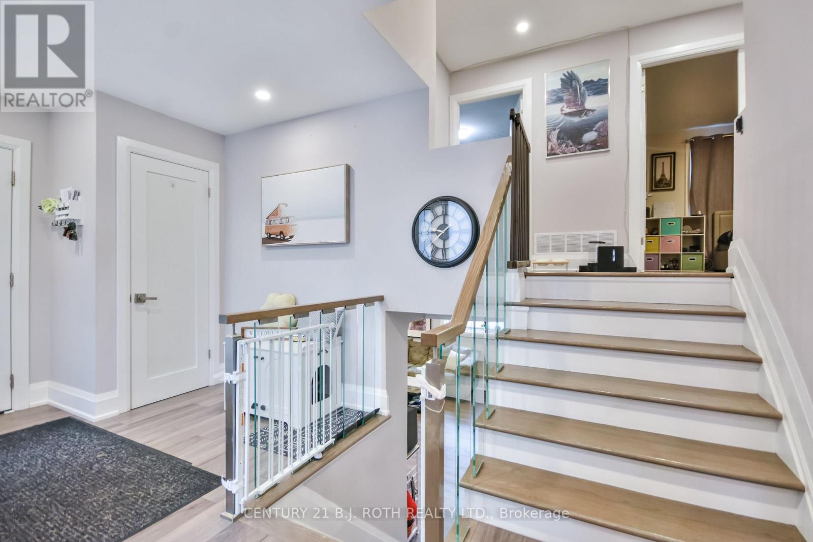 16 Gloria Street, Barrie (Sunnidale), Ontario  L4N 4L9 - Photo 3 - S13058146