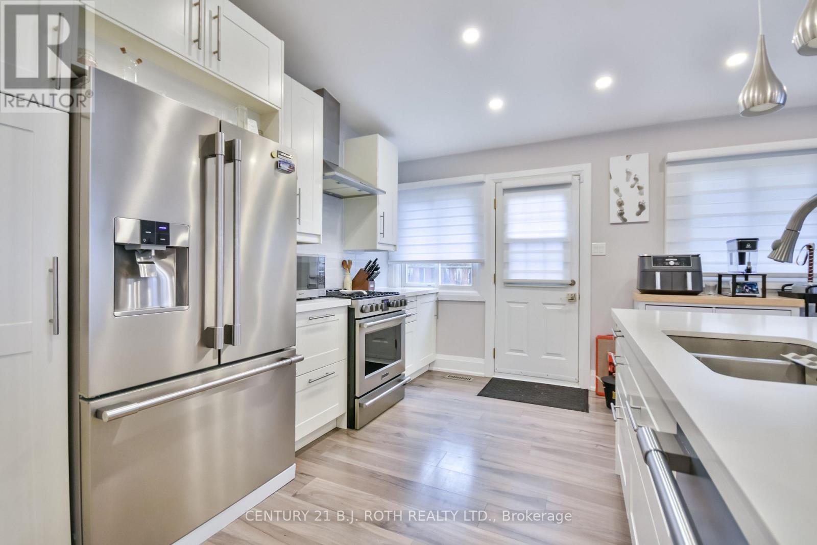 16 Gloria Street, Barrie (Sunnidale), Ontario  L4N 4L9 - Photo 7 - S13058146