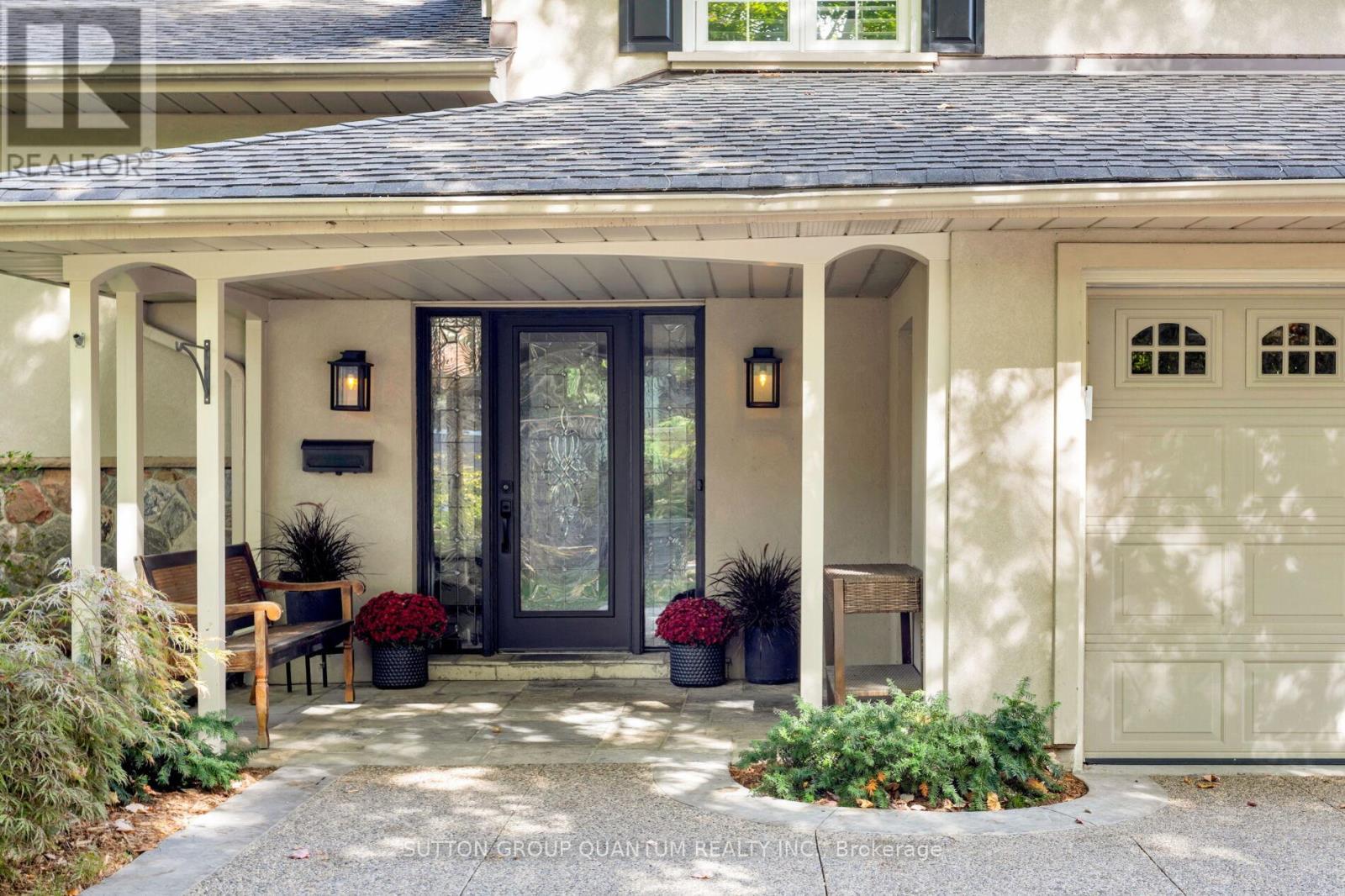 1211 Cloverbrae Crescent, Mississauga, Ontario  L5H 2Z6 - Photo 4 - W13058118