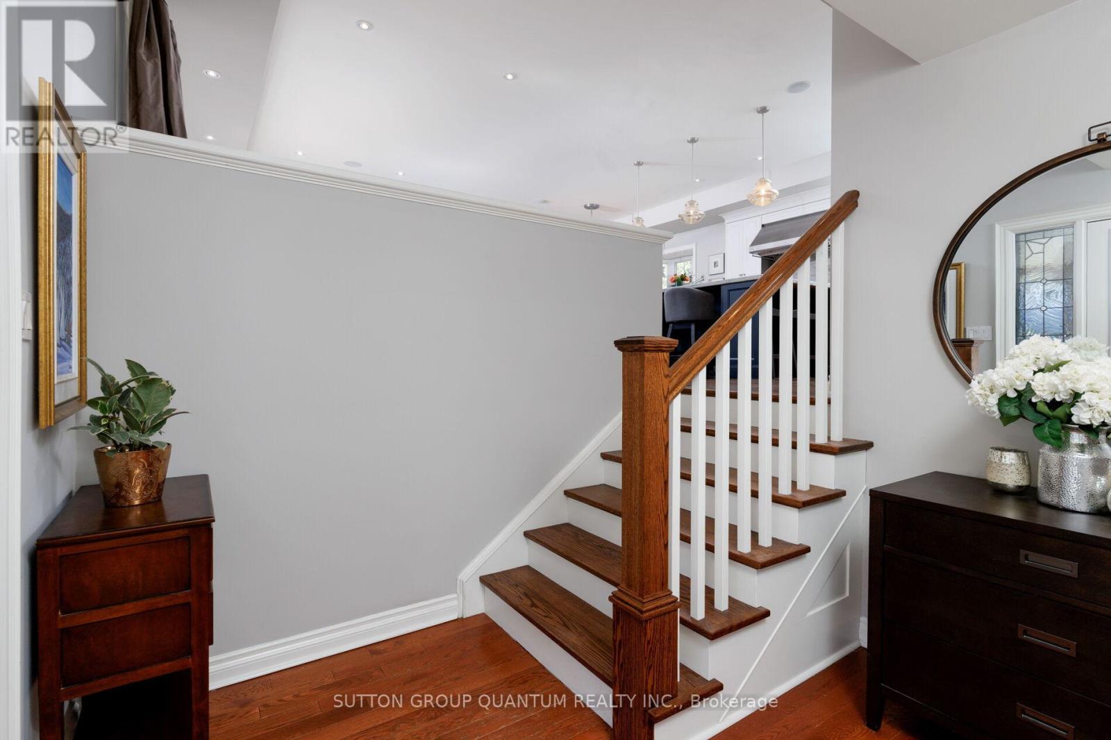 1211 Cloverbrae Crescent, Mississauga, Ontario  L5H 2Z6 - Photo 7 - W13058118