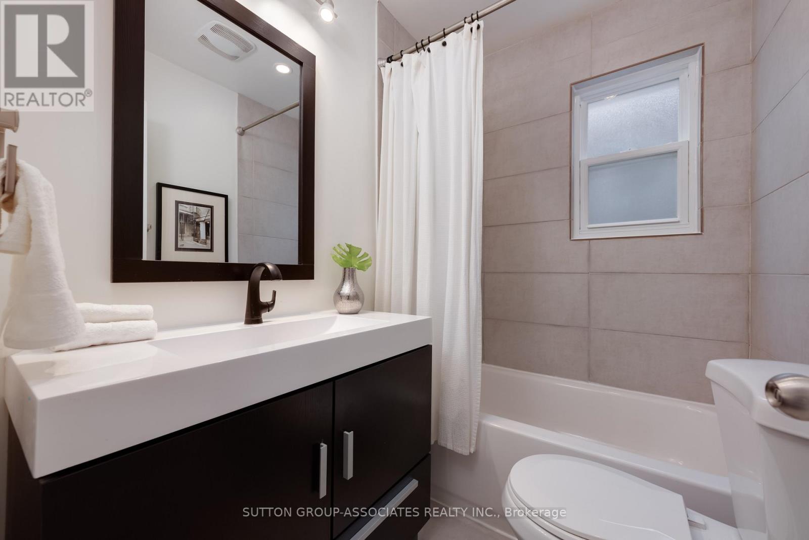 131 Ascot Avenue, Toronto, Ontario  M6E 1G3 - Photo 23 - W13058130