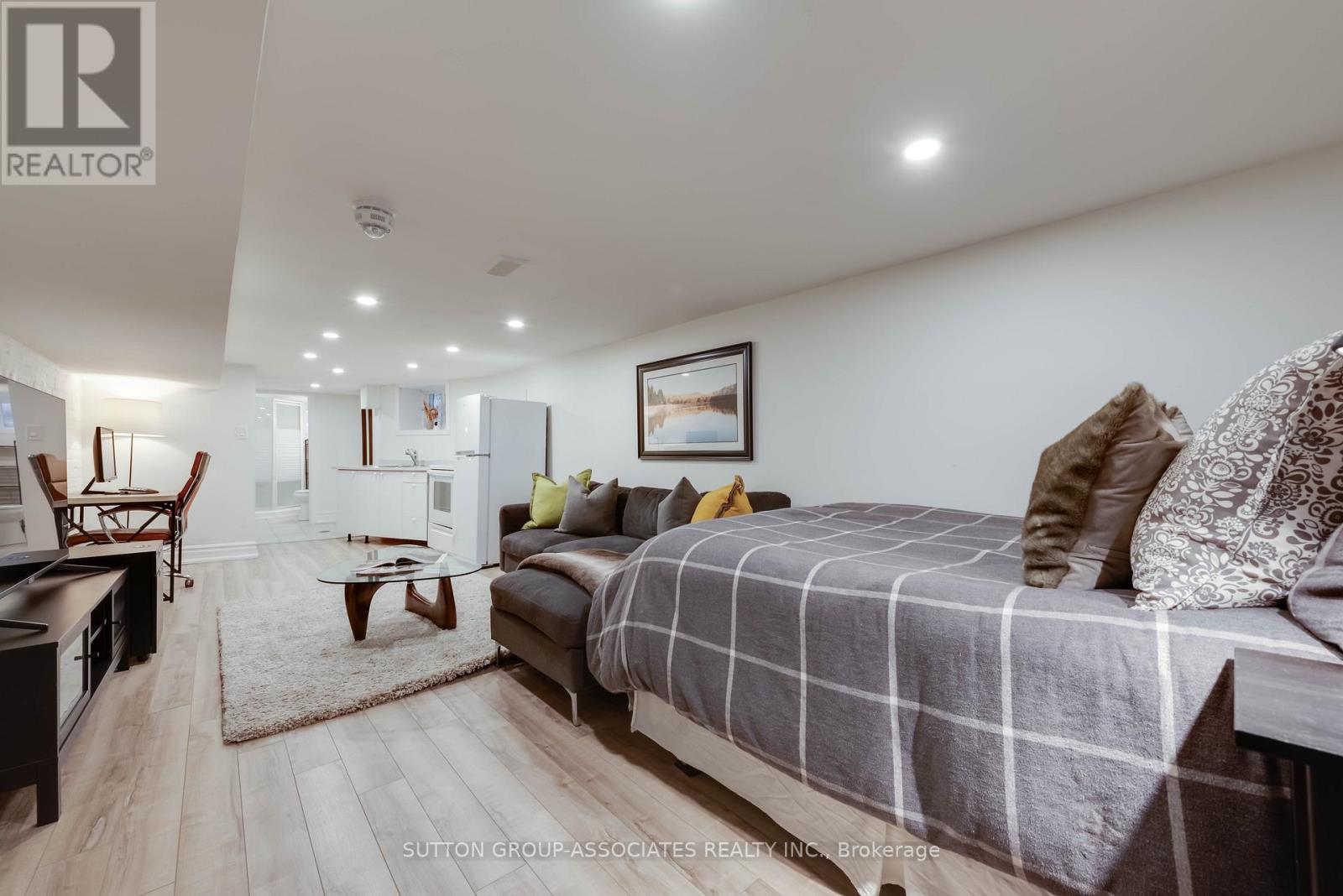 131 Ascot Avenue, Toronto, Ontario  M6E 1G3 - Photo 27 - W13058130