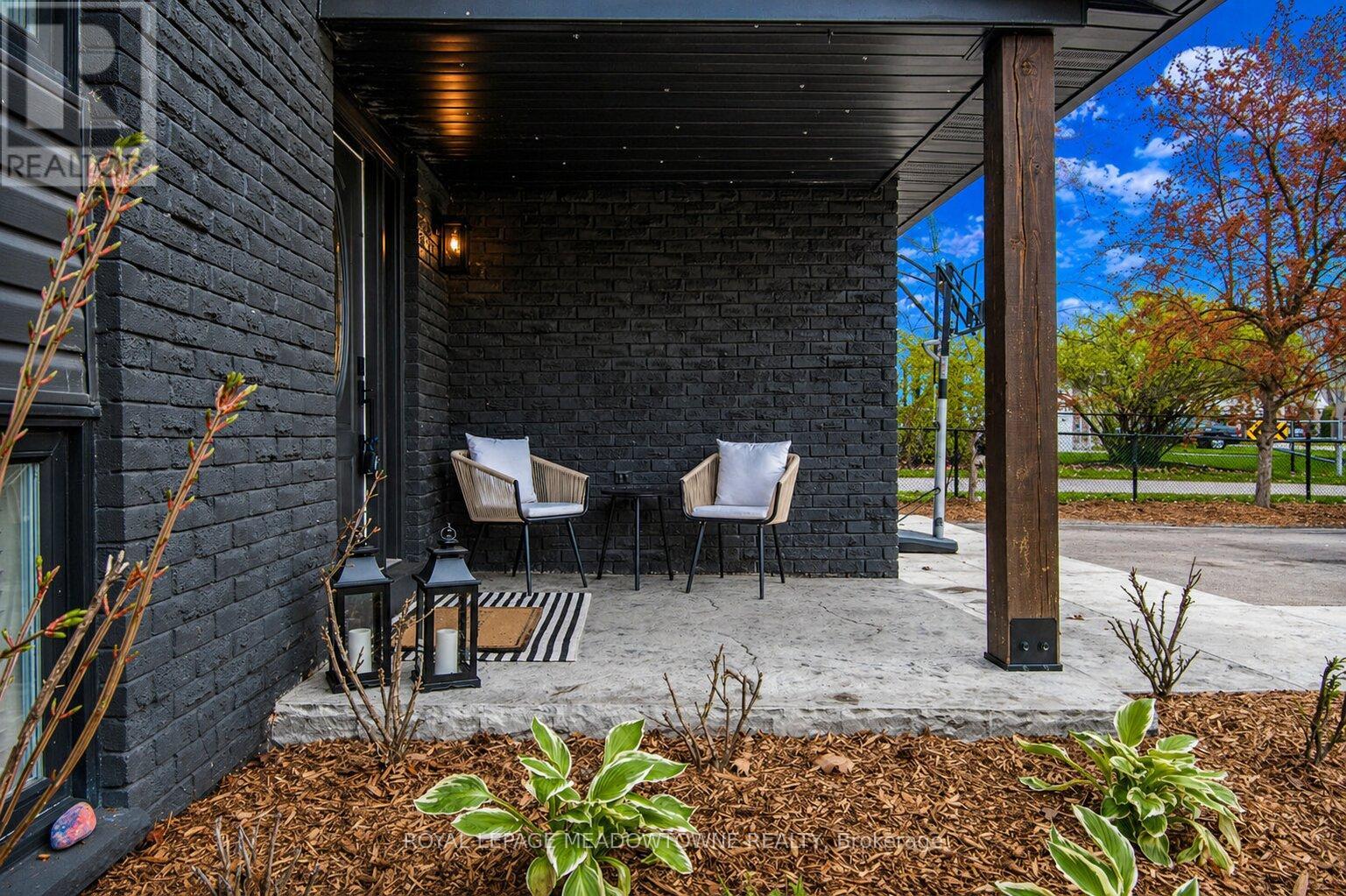 566 Moorelands Crescent, Milton, Ontario  L9T 4B5 - Photo 3 - W13058182