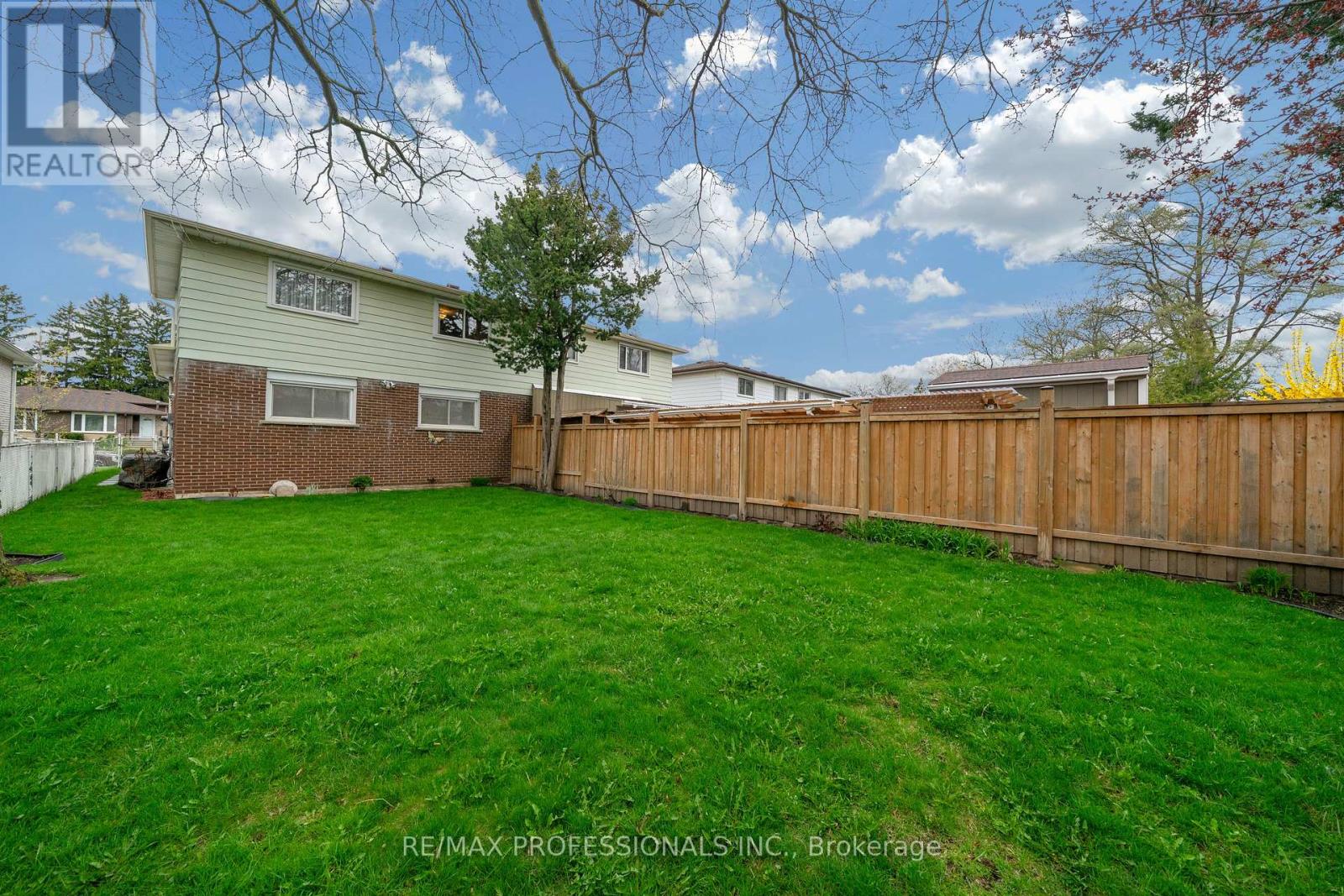 1877 Silverberry Crescent, Mississauga, Ontario  L5J 1C8 - Photo 5 - W13058190