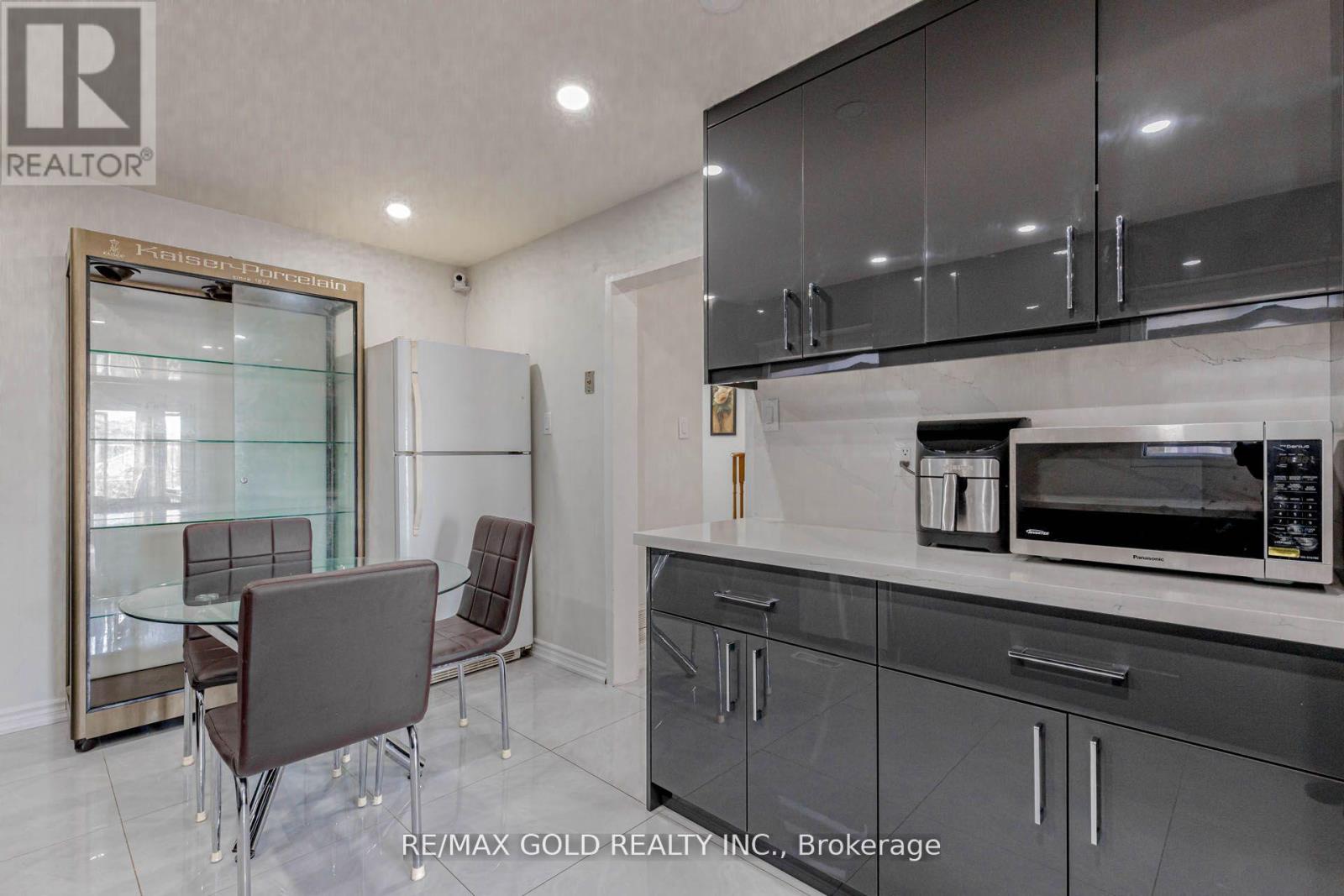 61 Kingknoll Drive, Brampton, Ontario  L6Y 3G6 - Photo 12 - W13058256