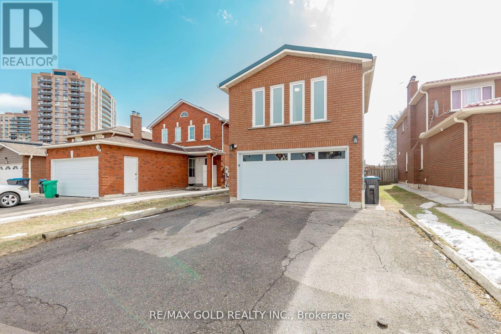 61 Kingknoll Drive, Brampton, Ontario  L6Y 3G6 - Photo 2 - W13058256
