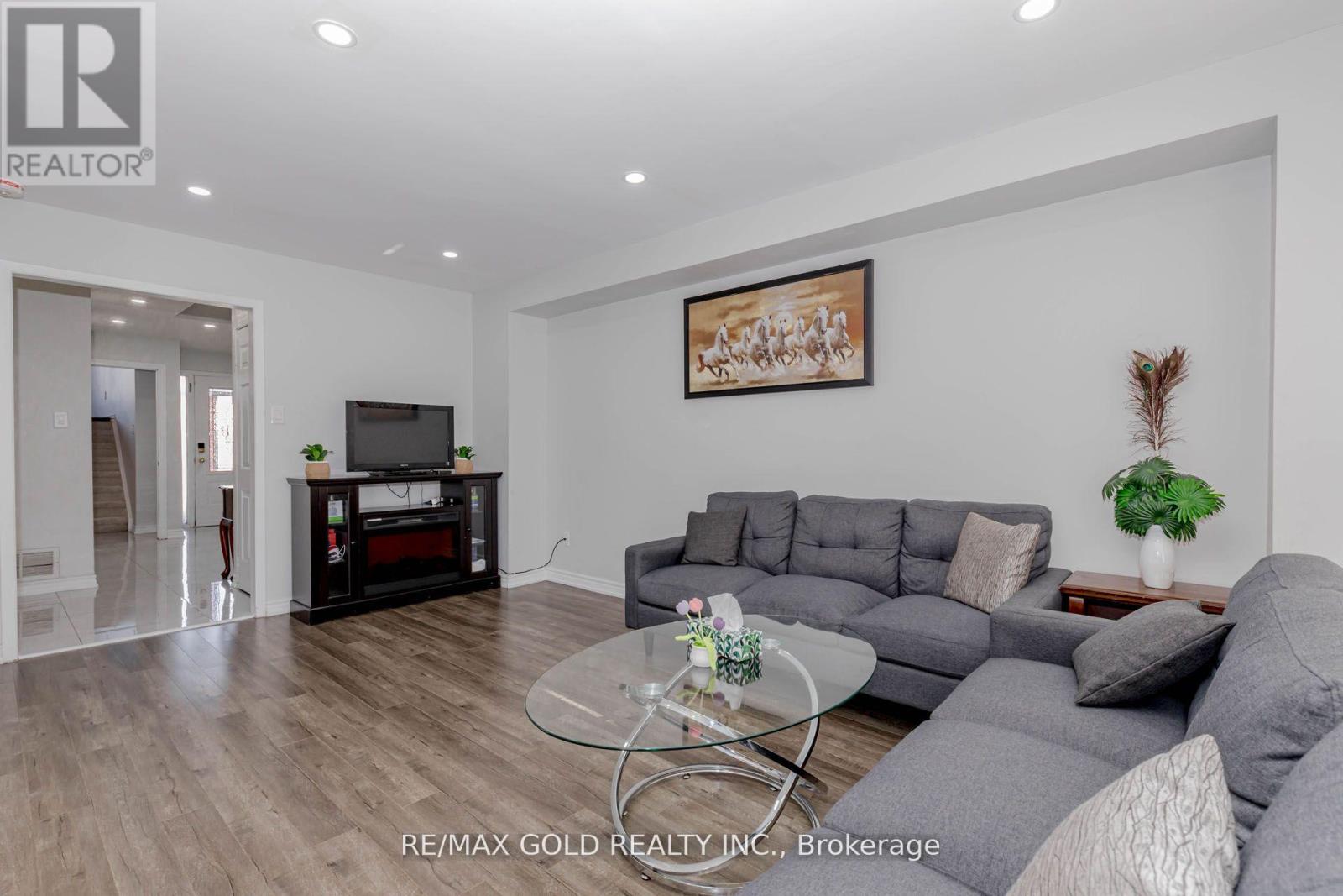 61 Kingknoll Drive, Brampton, Ontario  L6Y 3G6 - Photo 7 - W13058256